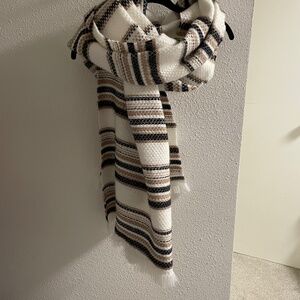 NWOT Gorgeous Ann Taylor Large Scarf Striped White Black Tan